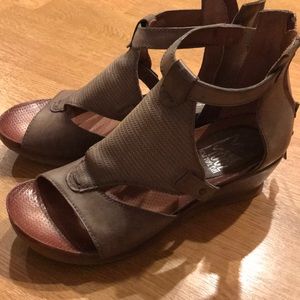 Miss Mooz olive green bootie sandals